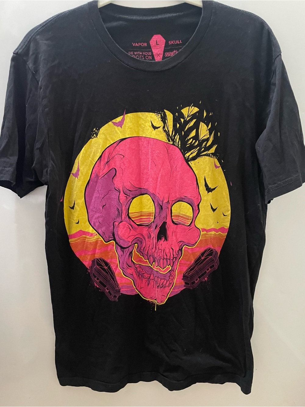 Seventh Ink Vapor skull Die With Your Boots On Neon Pink Skull Bats Size L Shirt